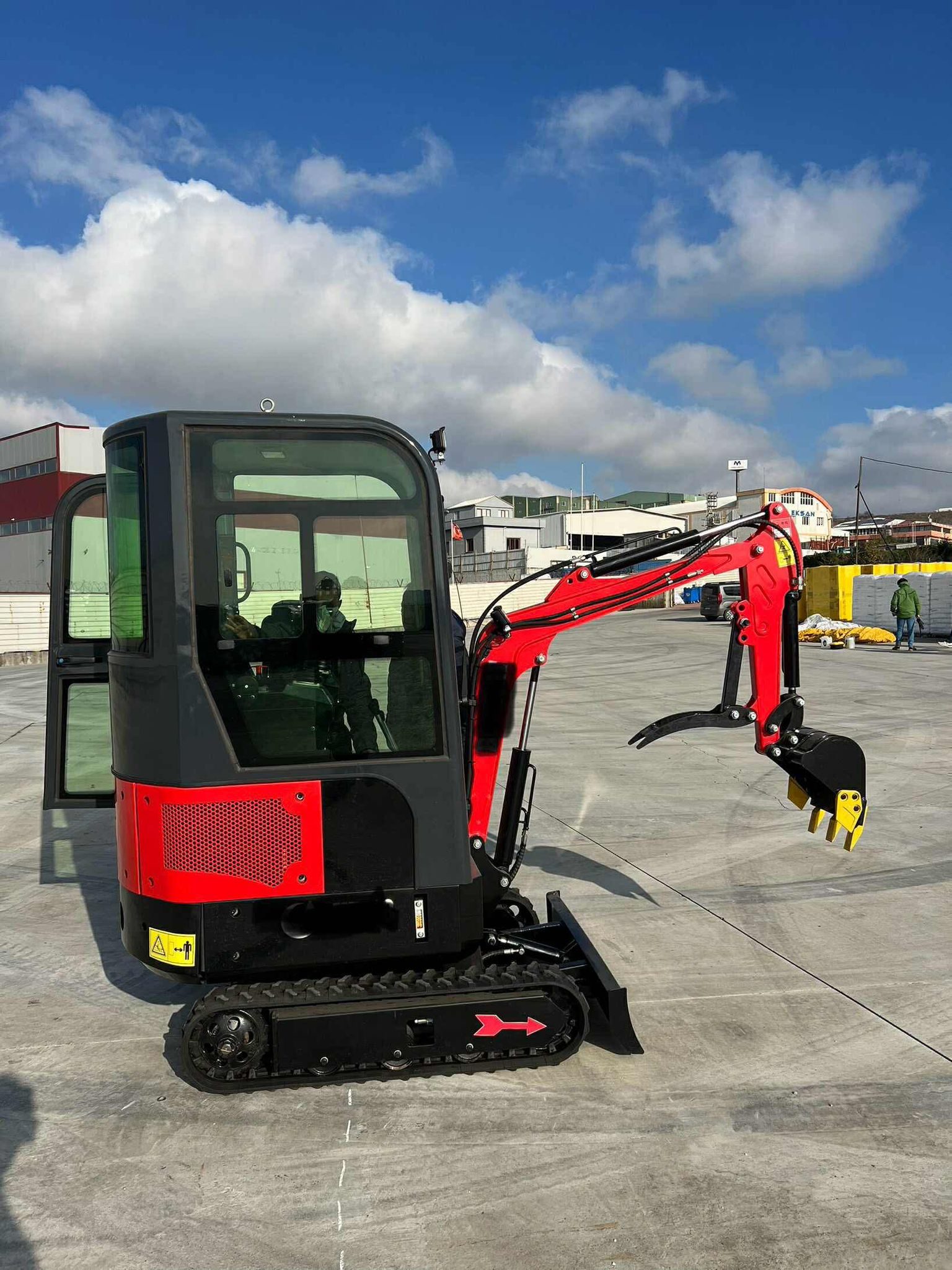 Mini ekskavatör - yan görünüm